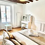 Le Royal Deluxe Centre #chateau #insead Apartmán